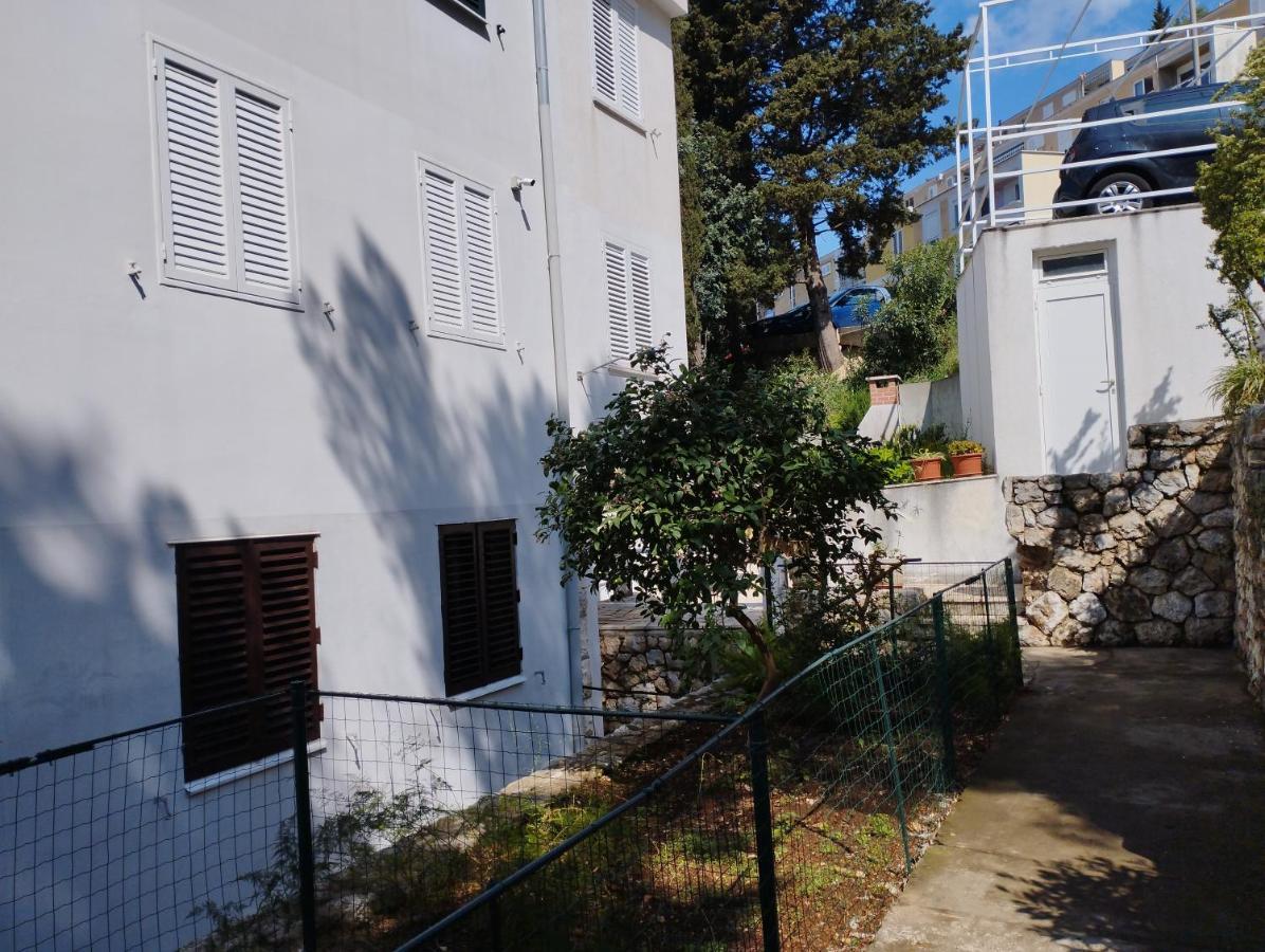 Apartment One , Sea View , Free Parking *