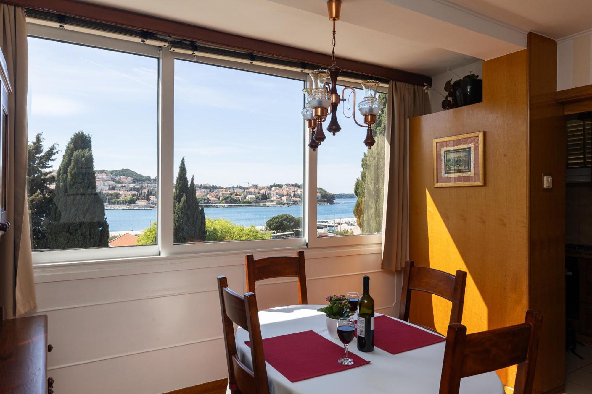 Appartement One , Sea View , Free Parking *
