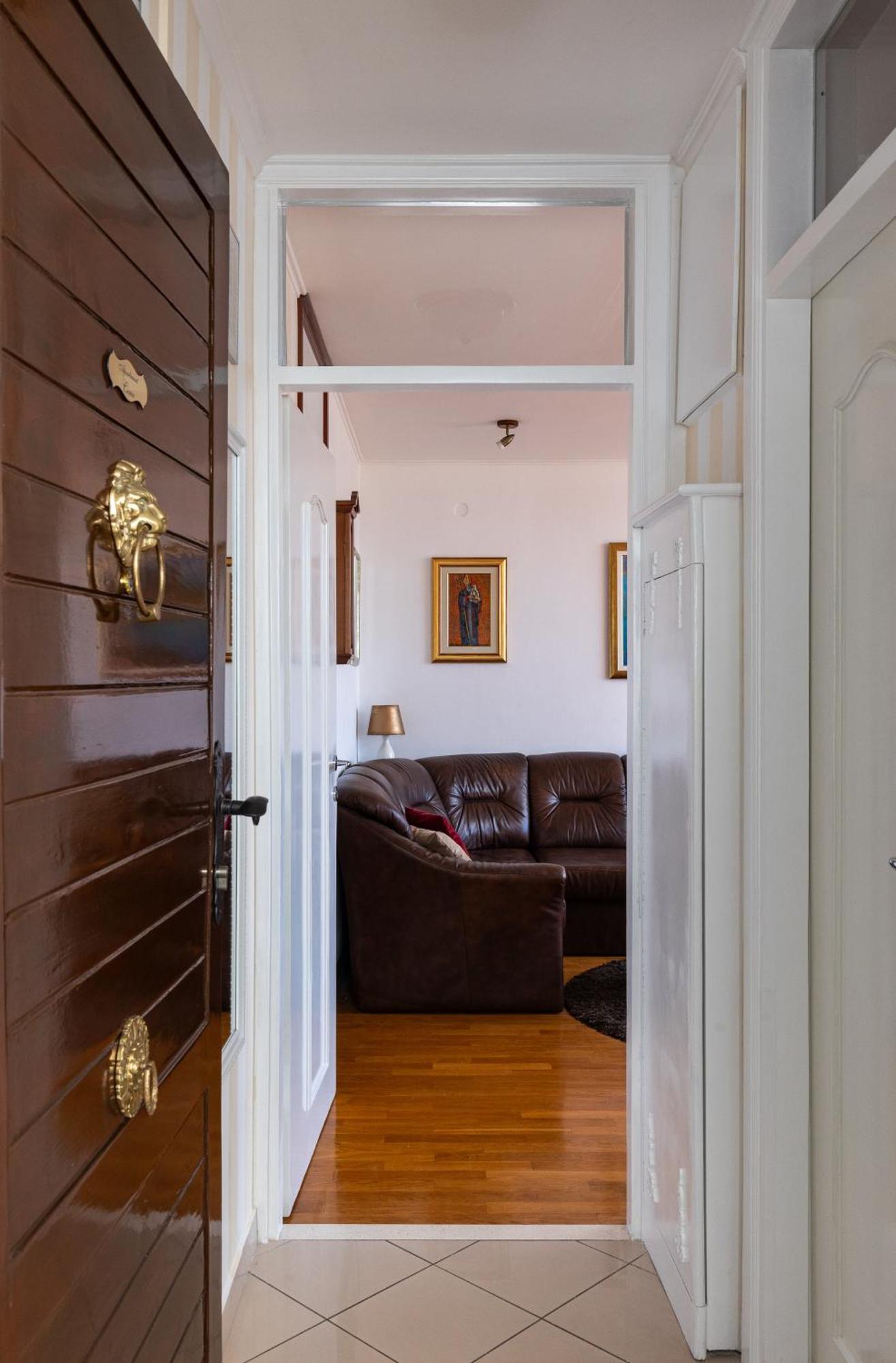 One , Sea View , Free Parking Apartment *