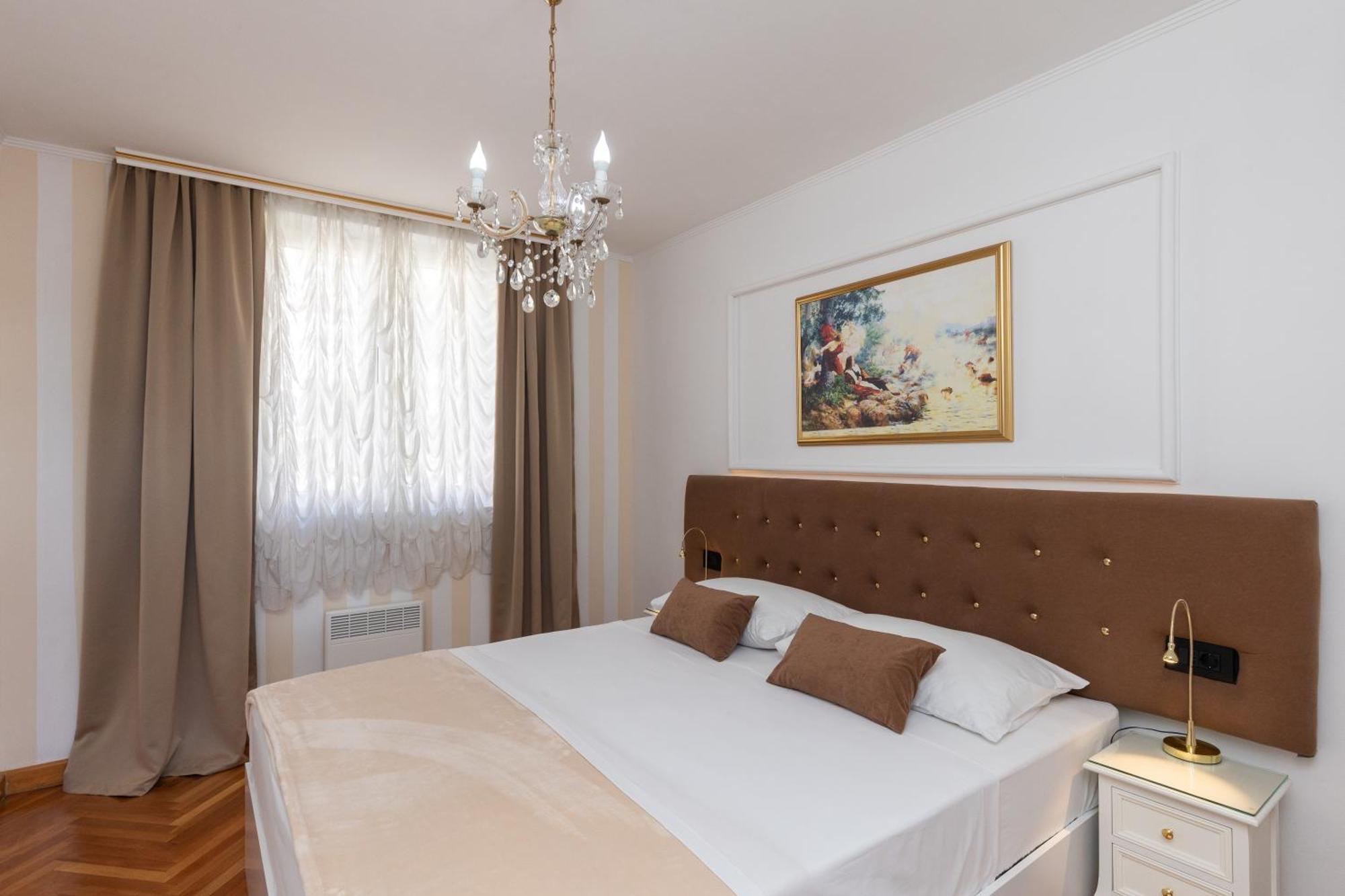 Apartment One , Sea View , Free Parking *