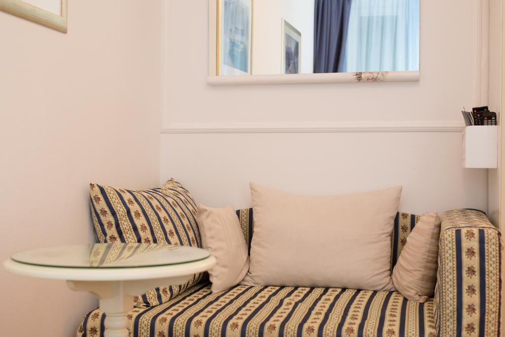 Apartment One , Sea View , Free Parking *