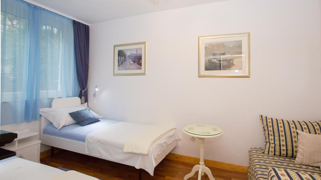 One , Sea View , Free Parking Apartment
