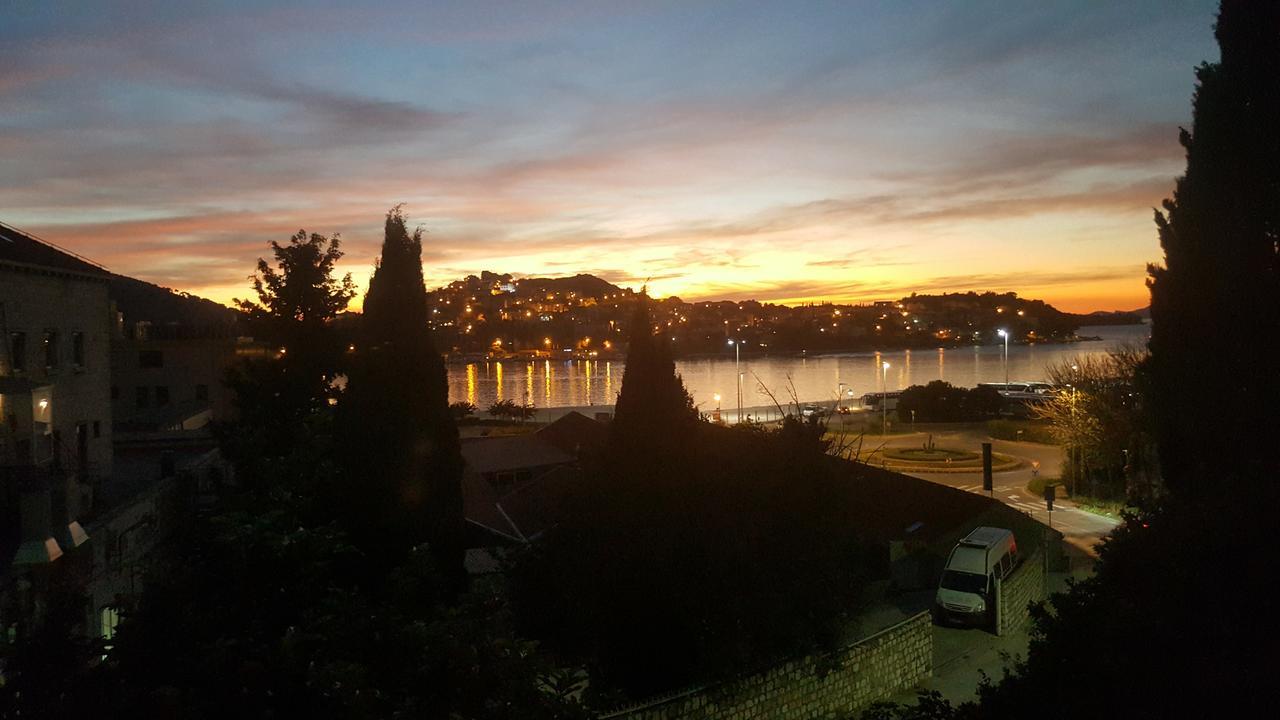 Apartment One , Sea View , Free Parking *