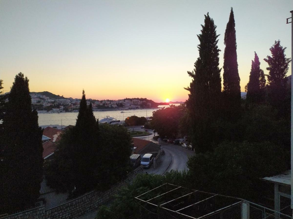 Apartment One , Sea View , Free Parking *